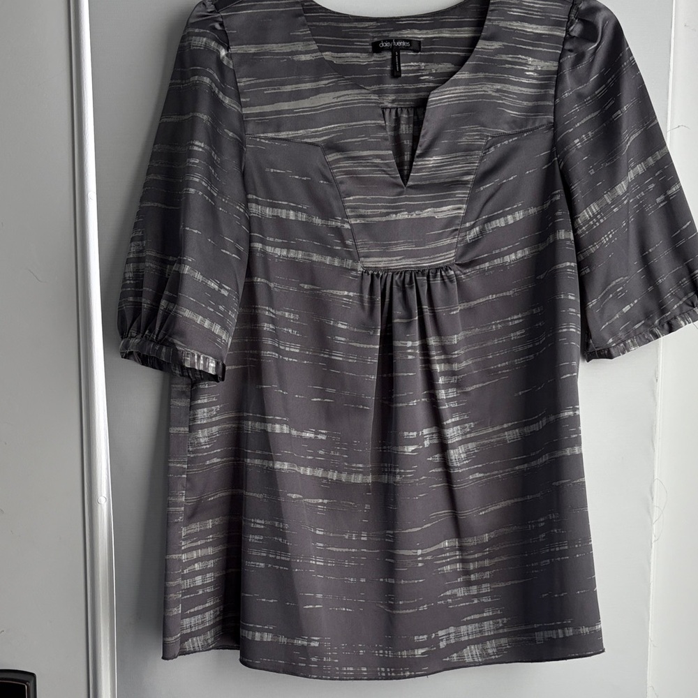 Daisy Fuentes Gray Blouse
